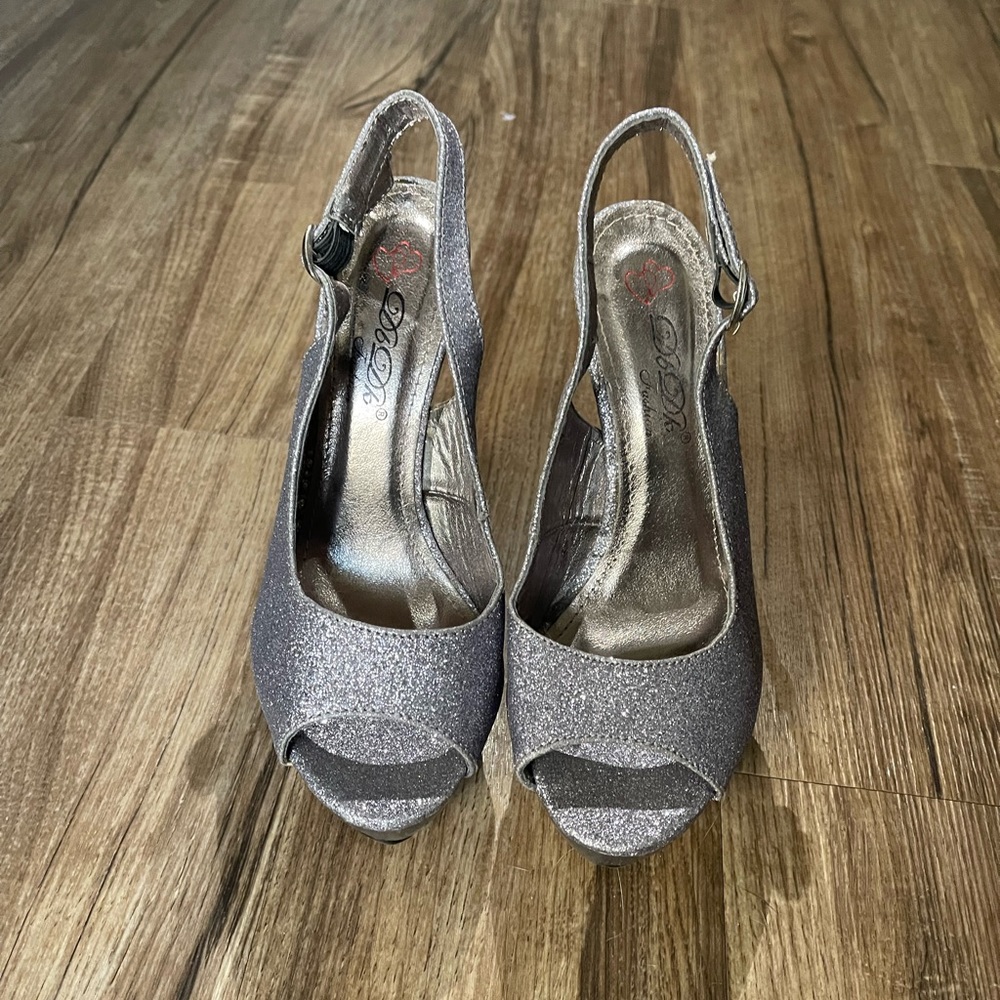 Silver Glittery Heels 👠 ✨